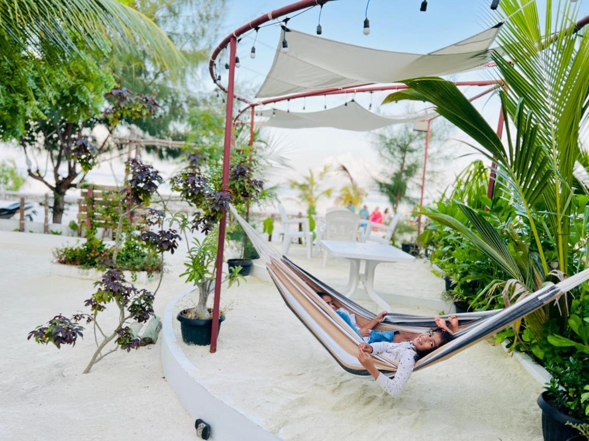 Pelican Beach Maafushi Exteriör bild